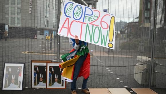 Un activista se manifiesta en Glasgow el 1 de noviembre de 2021 en el segundo día de la Conferencia de las Naciones Unidas sobre el Cambio Climático COP26. (Foto: Oli SCARFF / AFP)