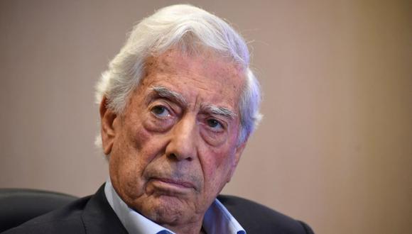 El escritor peruano y premio Nobel de Literatura, Mario Vargas Llosa, asiste a la presentación de su libro "Tiempos recios" en Ciudad de Guatemala, el 3 de diciembre de 2019. (ORLANDO ESTRADA / AFP).