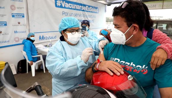 En Perú se aplican dos dosis para completar vacunación contra el COVID-19 | Foto: El Comercio / Referencial