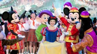 China cierra Disneyland Shanghái por un enfermo de coronavirus que visitó el parque y miles entran en cuarentena