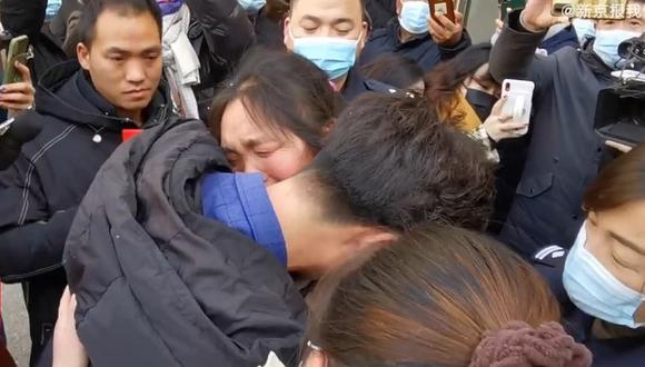 Li Jingwei se reunió con su madre este 1 de enero, luego de más de tres décadas de separación. (BEIJING NEWS / WEIBO).