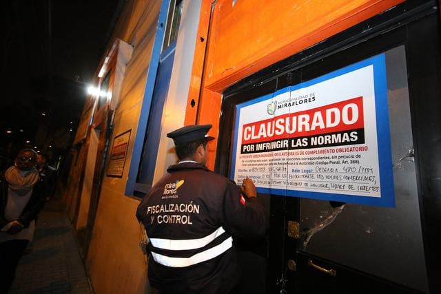 Varios locales de la Calle de las Pizzas fueron cerrados tras operación fiscalizadora de anoche (Fotos: Municipalidas de Miraflores).