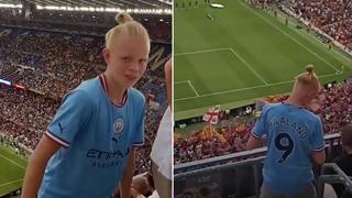 Hinchas de Barcelona confundieron a un niño con Haaland en el Camp Nou | VIDEO