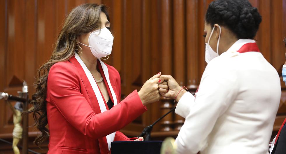 Ceremonia de juramentación e incorporación de los congresistas electos para el periodo parlamentario 2021-2026. En la foto, la primera vicepresidenta Lady Camones de APP. (Foto: César Cox / Congreso de la Repbública)