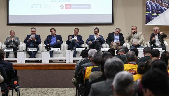 Candidatos a la alcaldía de Lima participaron de evento sobre seguridad ciudadana y criticaron ausencia de Reggiardo y Belmont en debates. (Foto: Alessandro Currarino)