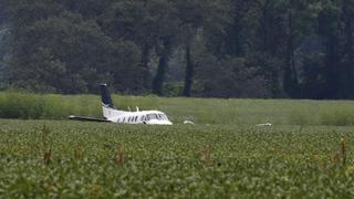 Detienen en EE.UU. a piloto que había amenazado con estrellar su avioneta contra tienda 