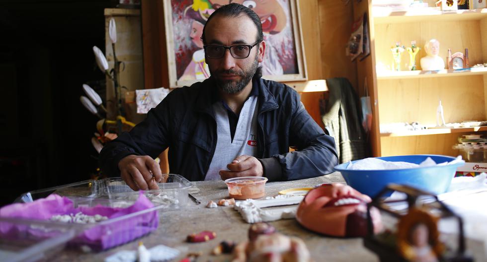 Desde su taller en el barrio de Yananco, Huancavelica, Luis Felipe Manrique busca preservar las ancestrales técnicas artesanales de su pueblo.