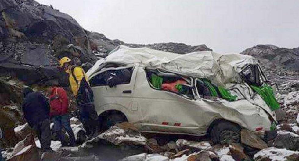 Diez personas fallecieron esta madrugada en la región Arequipa a causa de un accidente de tránsito registrado a la altura del kilómetro 4.5 de la carretera Mejía-Mollendo. (Foto: Andina)