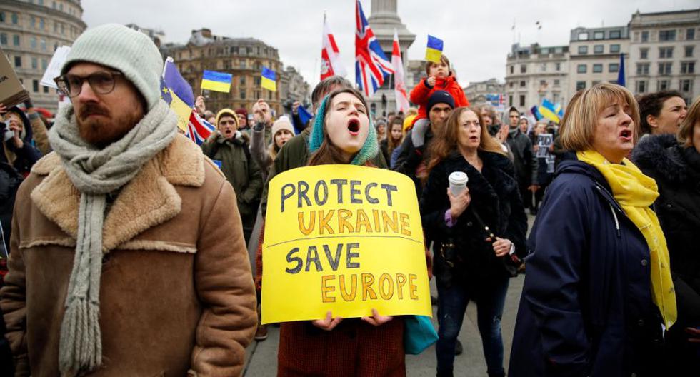 Thousands of people demonstrate in various European cities in support of Ukraine