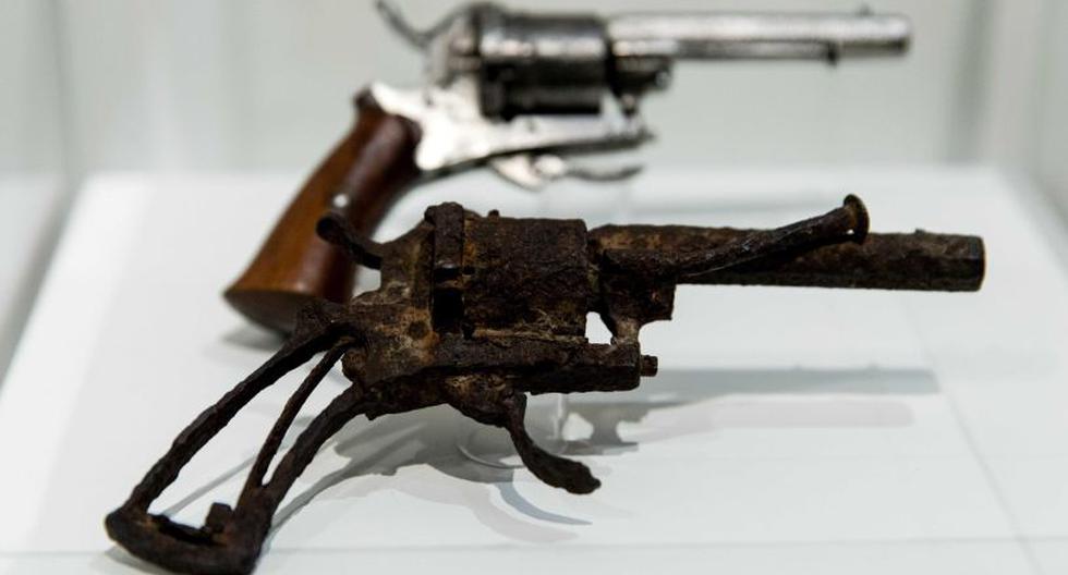 La pistola con la que supuestamente se suicidó el pintor holandés Vincent van Gogh como parte de la exposición ''Al borde de la locura. Van Gogh y su enfermedad''. (Foto: EFE)