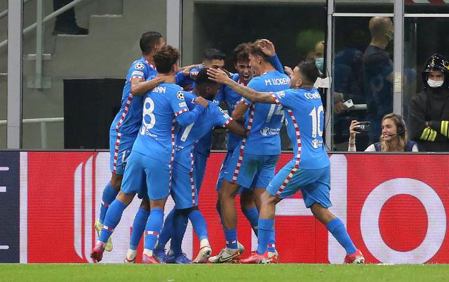 Milan cayó 2-1 ante Atlético de Madrid por la fase de grupos de la Champions League en el estadio Giuseppe Meazza. (Foto: EFE)