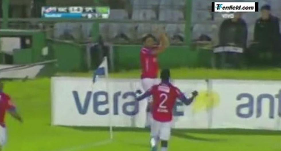 Álvaro Recoba marca golazo de tiro de esquina. (Foto: Captura)