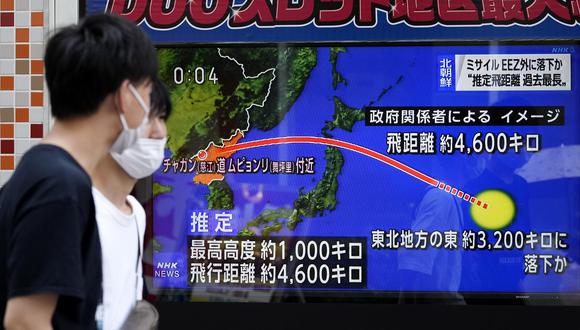 Por qué Corea del Norte hizo que uno de sus misiles volara sobre Japón | Corea del Norte lanzó un misil que voló sobre Japón, aquí te explicamos algunas de las posibles razones. (EFE/EPA/KIMIMASA MAYAMA).