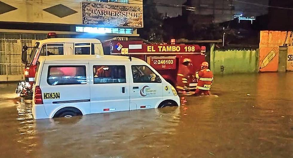 Una fuerte lluvia acompañada de granizada sorprendió a la población de la ciudad de Huancayo, Junín. Varias calles se convirtieron literalmente en lagunas y ríos. (Foto: Andina)