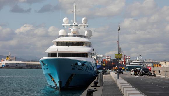 El barco, bautizado “Axioma” y con bandera de Malta, era “objeto de una orden de retención por parte de un gran banco internacional en la Corte Suprema de Gibraltar”, según el gobierno del enclave británico. (Foto: Jon Nazca / Reuters)