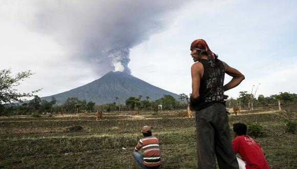 La turística isla de Bali está en alerta máxima por la inminente erupción del volcán Agung, inactivo desde enero de 1964. (Foto: AFP)