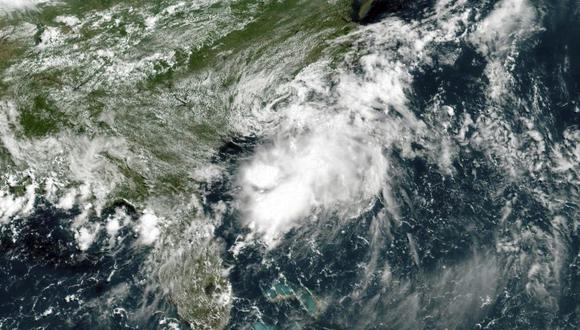 La tormenta tropical Colin en la costa atlántica de los Estados Unidos. La tormenta tropical Colin se formó a lo largo de la costa de Carolina del Sur, trayendo la amenaza de lluvia y fuertes vientos el lunes.