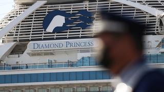Dos australianos evacuados del crucero en cuarentena en Japón contraen coronavirus