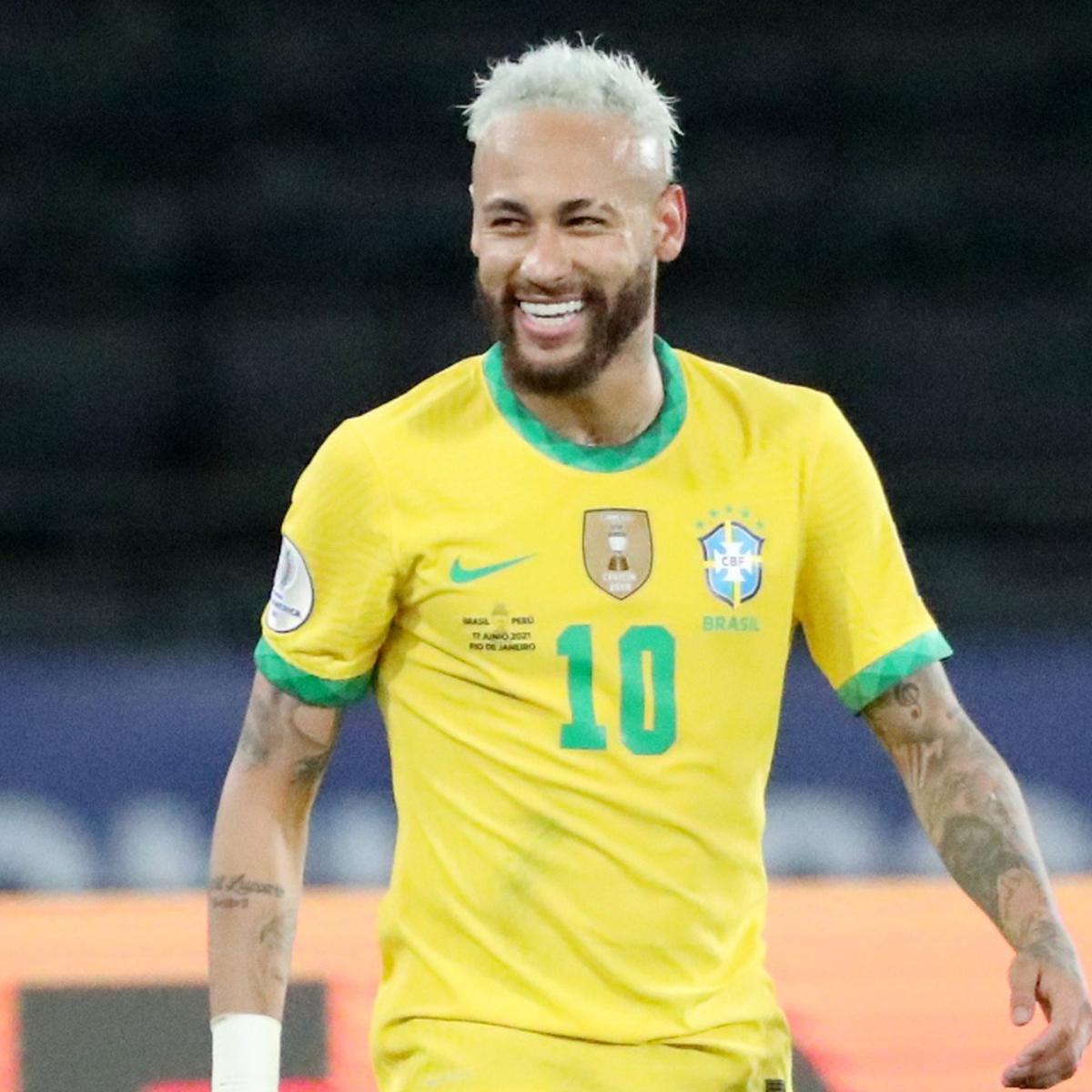 Pelé elogia Neymar após goleada: 'Sempre fico feliz quando vejo ele jogar  bola