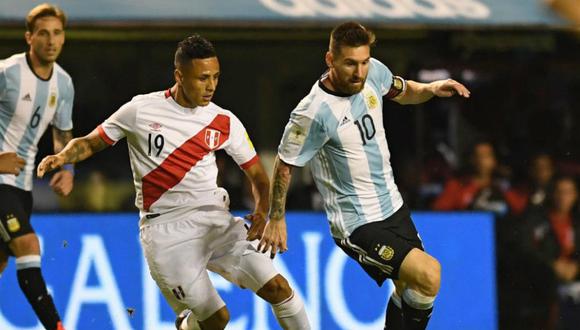 Yoshimar Yotún evitó que Lionel Messi avanzara con fluidez en todo el partido. El trabajo del volante nacional fue felicitado por este prestigioso medio europeo. (Foto: AFP)