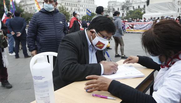 Legisladores de Perú Libre buscan la convocatoria a un referéndum para una nueva Constitución. Otro grupo plantea frenar esta posibilidad a través de un proyecto de ley. (Foto: Jorge Cerdán / GEC)
