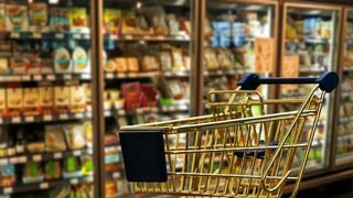 Qué hacen los supermercados de Estados Unidos con los alimentos vencidos