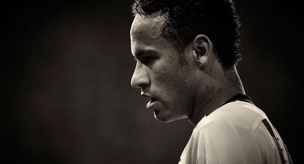 Neymar sigue teniendo problemas con el tema de su pase. (Foto: Getty Images)