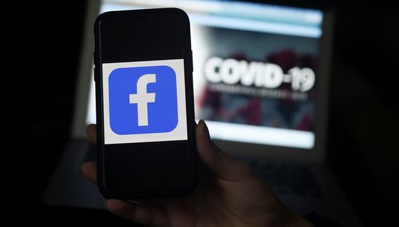Facebook se ha llenado de información relacionada a la pandemia de COVID-19. (Olivier DOULIERY / AFP)