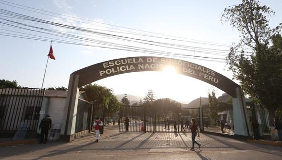 La Policía Nacional del Perú confirmó que 510 estudiantes han dado positivo a coronavirus. (Foto: Manuel Melgar)