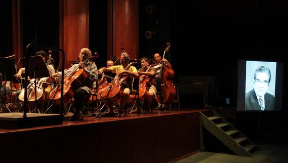 La Orquesta Sinfonica Nacional del Perú en 2012 durante un homenaje al maestro Leopoldo la Rosa. (Foto: El Comercio)