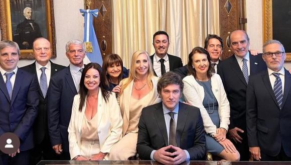 Argentina: Javier Milei les tomó juramento a sus ministros sin transmisión en vivo ni presencia de periodistas.