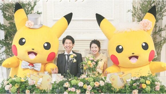 Este tipo de bodas se han hecho tendencia en Japón, puedes pedir que te acompañe un Pikachu o Charizard. | Escrit