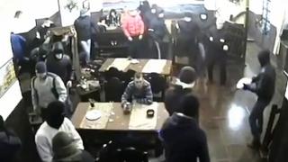 YouTube: el hombre más sereno del mundo almuerza durante asalto