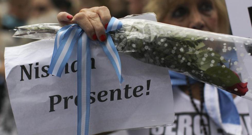 Manifestantes protestaron este 18 de febrero en Buenos Aires por muerte de fiscal Nisman. (Foto: EFE)