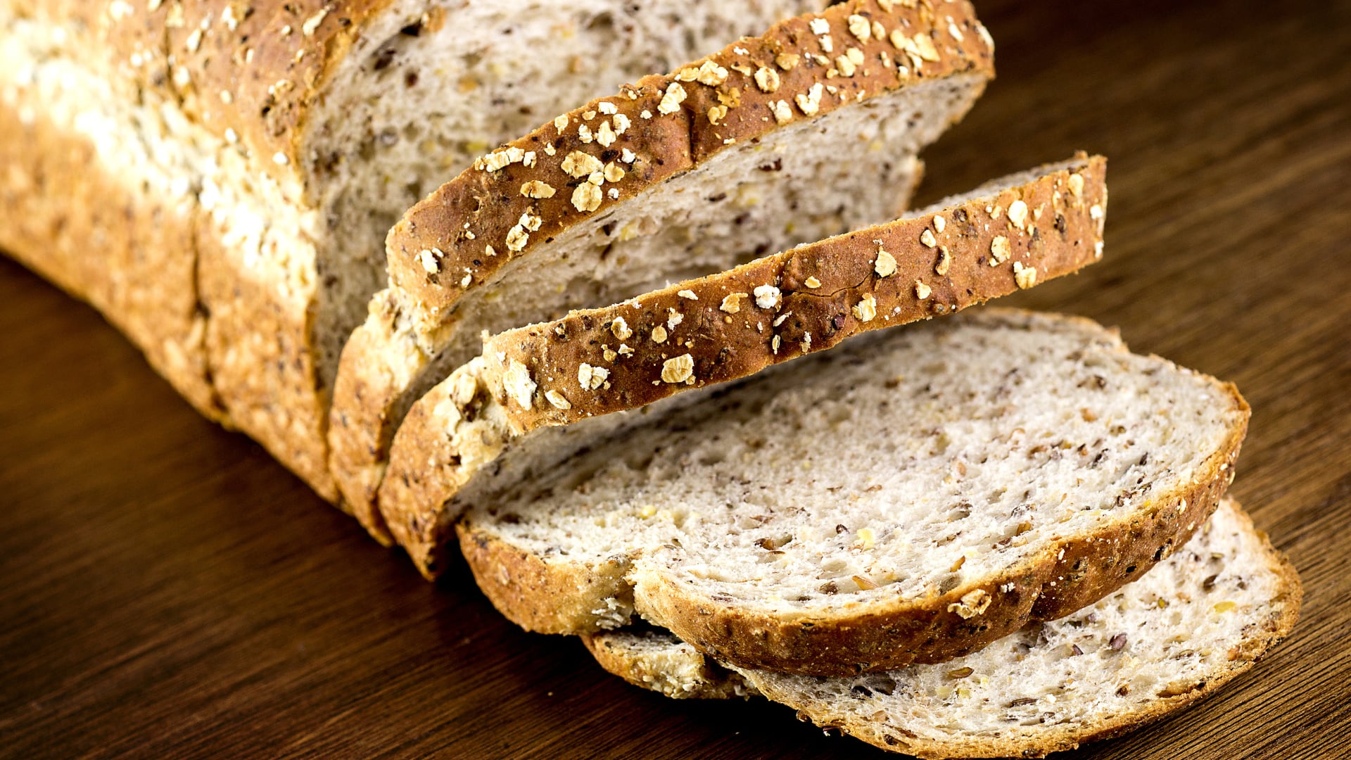 El pan integral contiene mayor cantidad de nutrientes.