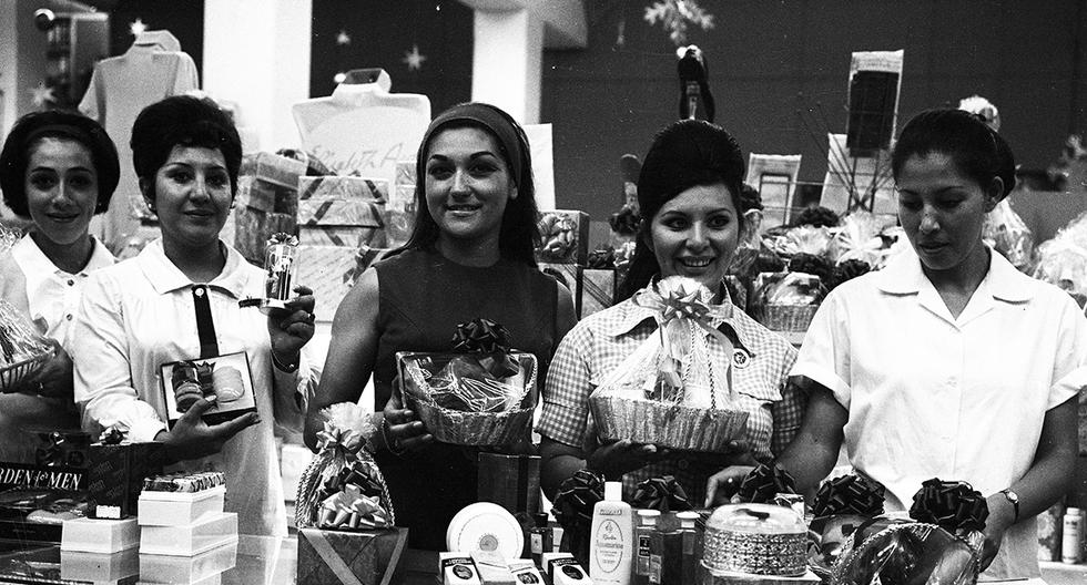 Lima, 20 de diciembre de 1969. Las primeras campañas comerciales de rebajas se iniciaron desde mediados o fines de los años 60, pero el de "Lince vende barato" de los 70 causó furor entre los compradores, lo cual demostraba desde entonces la gran inquietud del emprendedor peruano. (Foto: GEC Archivo Histórico)
