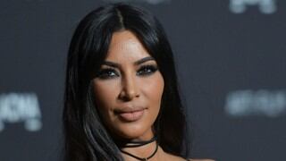 Kim Kardashian tuvo problemas con su vestuario y dejó ver más de la cuenta