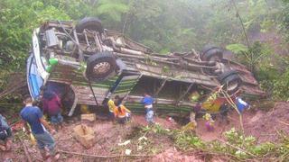 Puno: caída de bus a abismo dejó dos muertos y 19 heridos