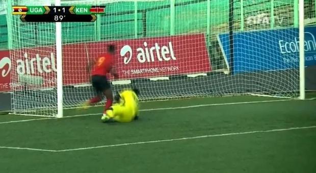 Ugandan striker Fahd Bayo tied 1-1.  (Photo: Viva TV screenshot)