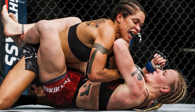 EDMONTON, AB - SEPTEMBER 09: Amanda Nunes, top, fights Valentina Shevchenko during UFC 215 at Rogers Place on September 9, 2017 in Edmonton, Canada.   Codie McLachlan/Getty Images/AFP
== FOR NEWSPAPERS, INTERNET, TELCOS & TELEVISION USE ONLY ==