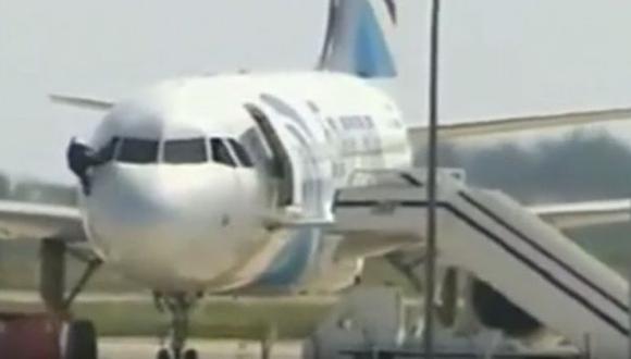 El increíble escape del piloto del avión egipcio secuestrado