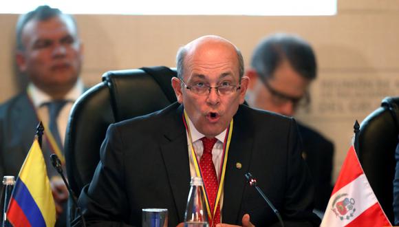 El embajador Hugo de Zela pasará a situación de retiro por cumplir 70 años. (Foto: Reuters)