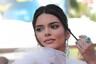 Kendall Jenner le dice a sus seguidores que se mantengan en casa de una forma peculiar