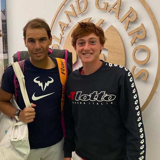 Ignacio junto al ídolo del tenis Nadal.