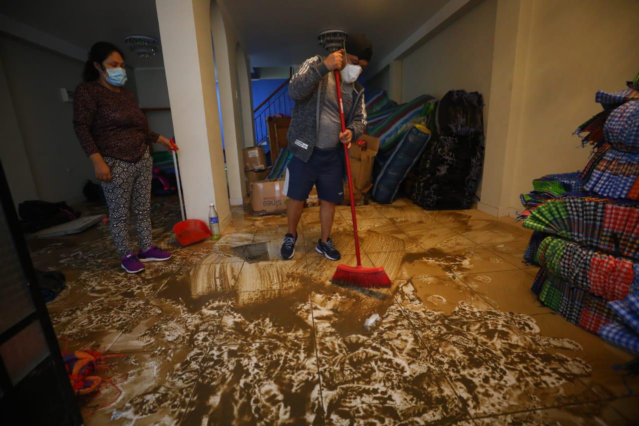 Más de 30 familias afectadas por aniego en San Juan de Lurigancho. (Foto: Gonzalo Córdova)