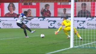 Duván Zapata sorprende a Donnarumma y anota el 1-1 en el Atalanta vs. Milan | VIDEO
