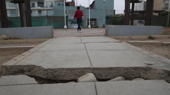 Puente peatonal abandonado en San Miguel