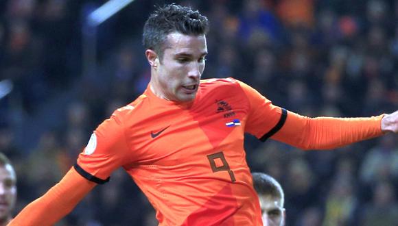 Robin van Persie comanda la lista de 30 jugadores de Holanda
