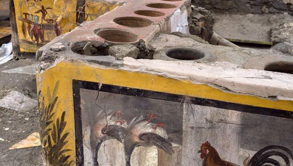 Un termopolio recién desenterrado en el sitio arqueológico de Pompeya, Italia. (EFE).