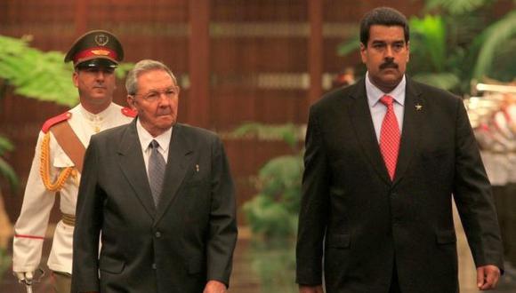 Los mandatarios de Cuba y Venezuela, Raúl Castro y Nicolás Maduro. (Foto:AFP)